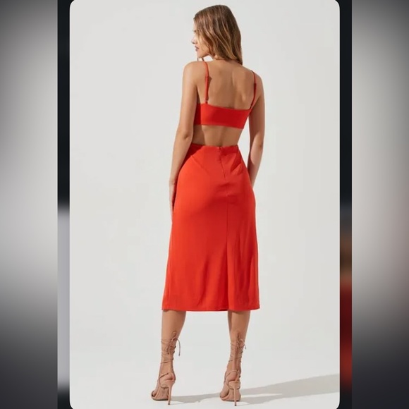 ASTR Geller Rushed Midi Dress - Picture 3 of 14